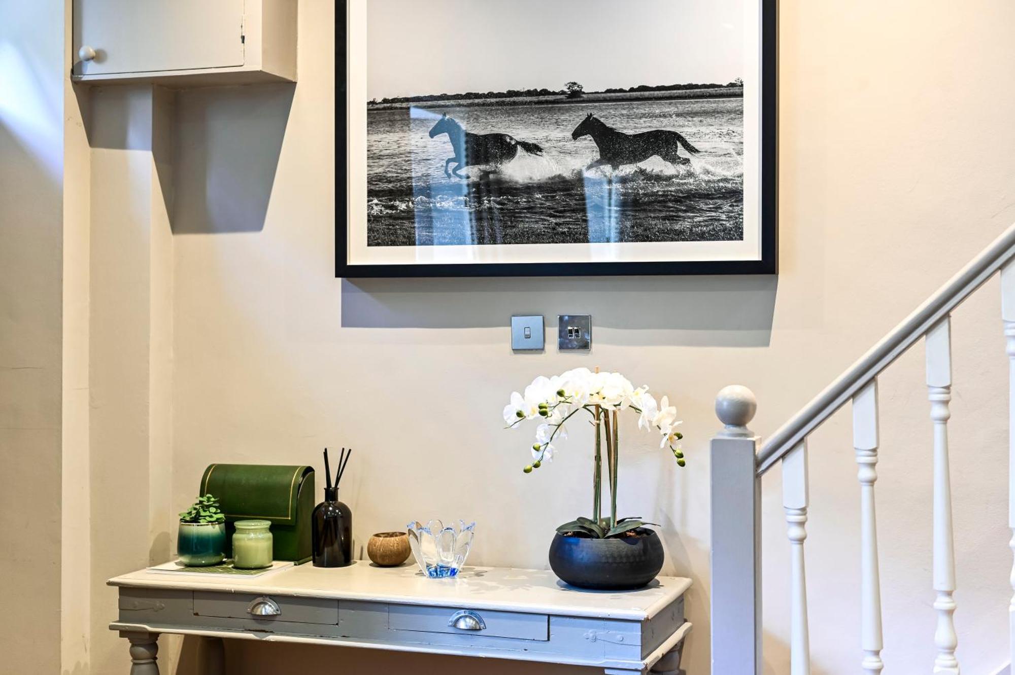 Апартаменты Magnificent 2 Bed Hyde Park Mews House Лондон Экстерьер фото