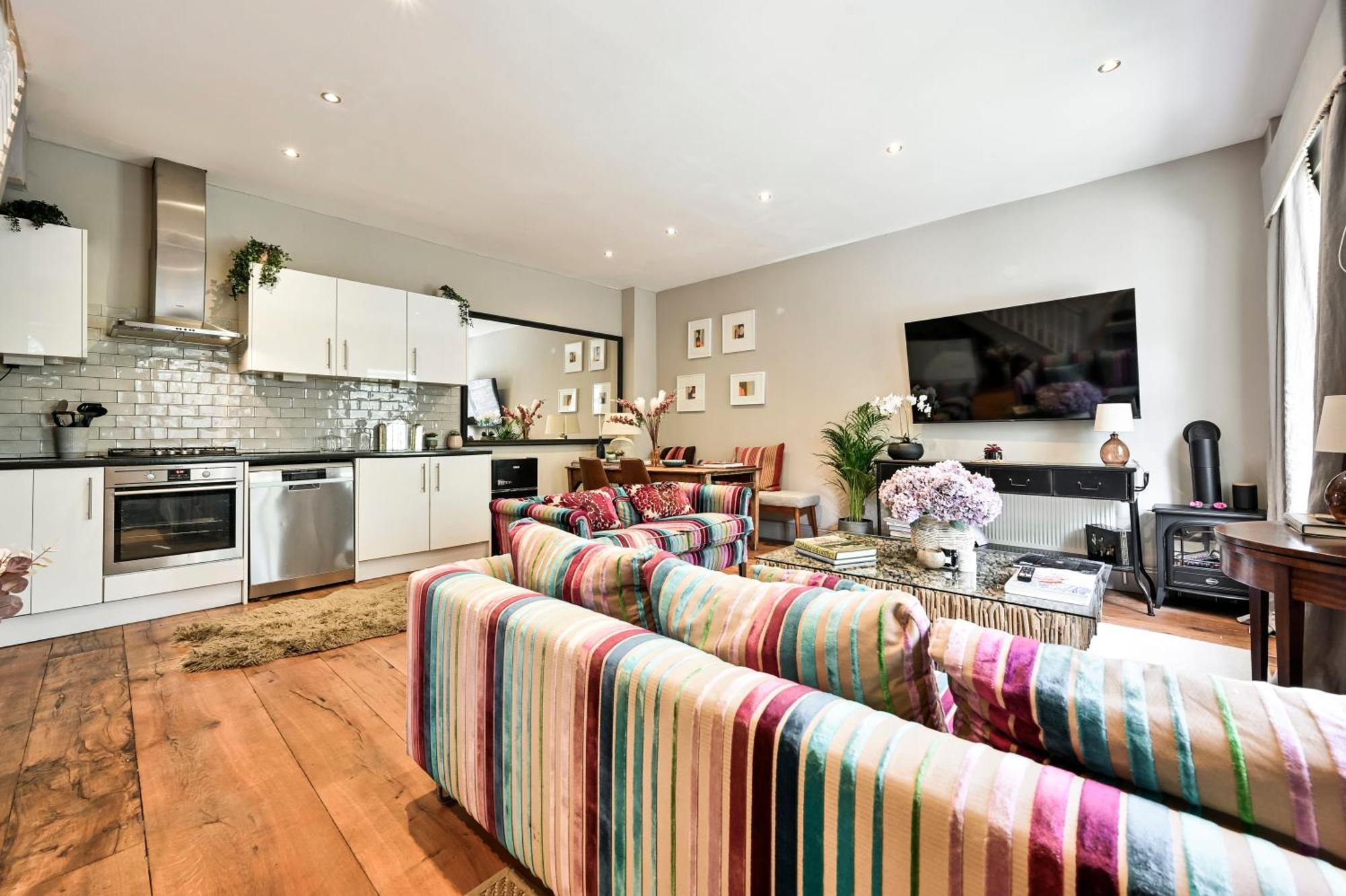 Апартаменты Magnificent 2 Bed Hyde Park Mews House Лондон Экстерьер фото