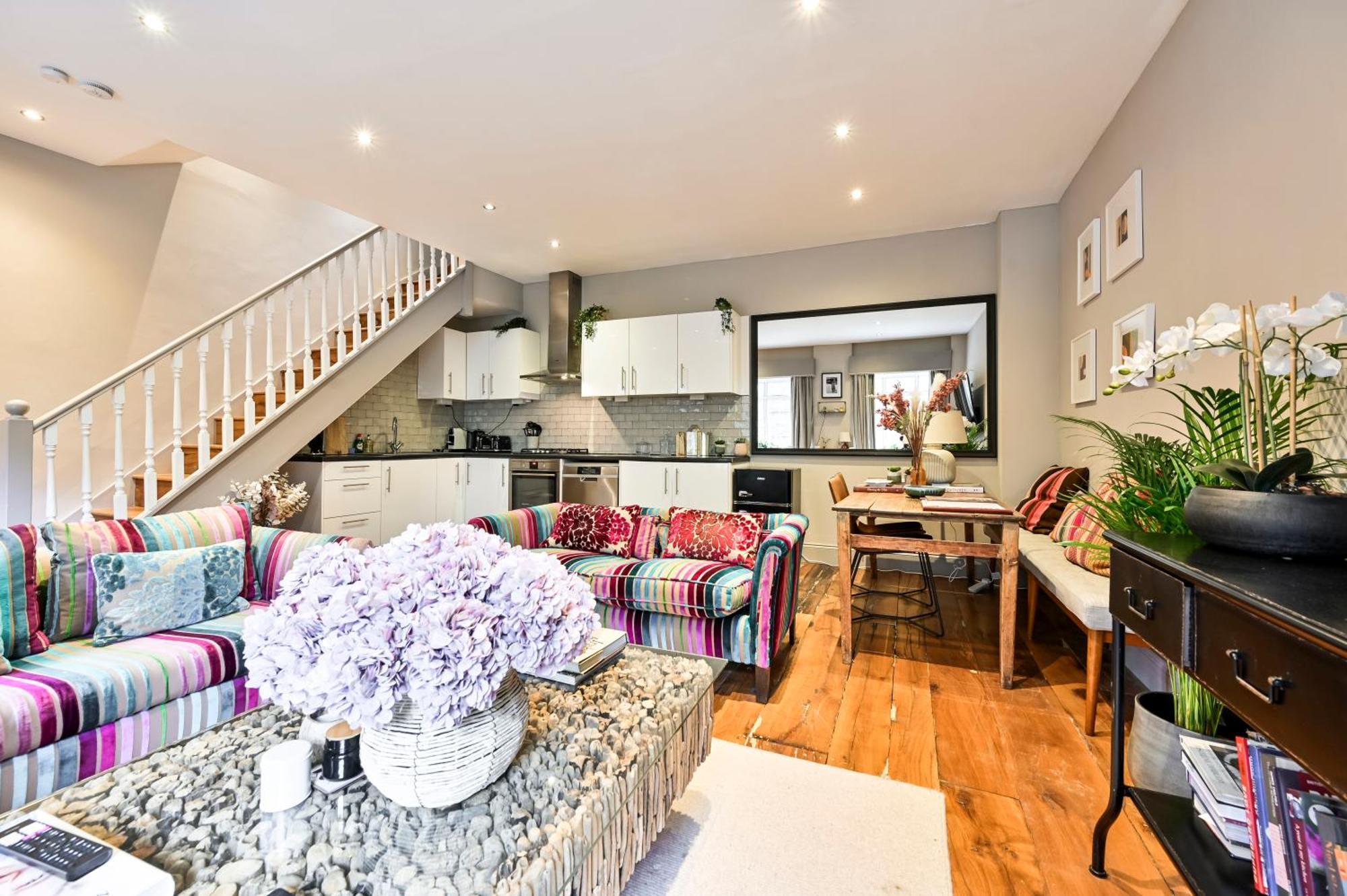 Апартаменты Magnificent 2 Bed Hyde Park Mews House Лондон Экстерьер фото